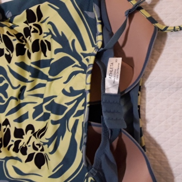 Athleta under wire swim top - Picture 2 of 4